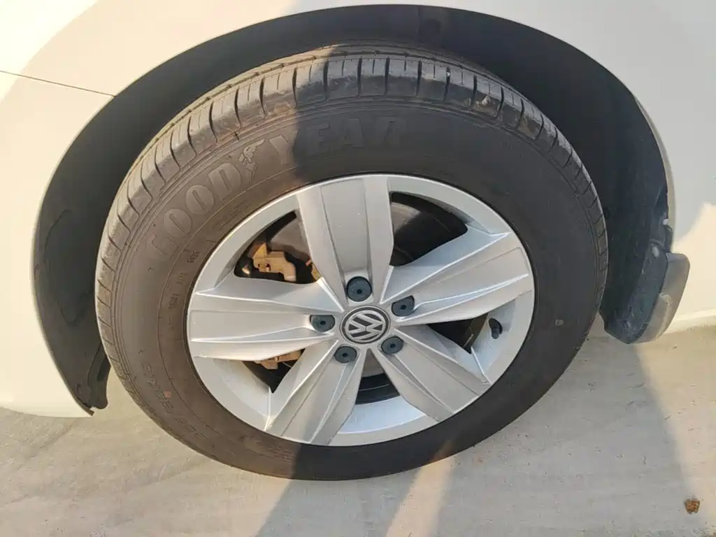 Volkswagen Touran — миниатюра 23