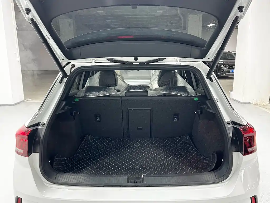 VOLKSWAGEN T ROC EXPLORING SONGS