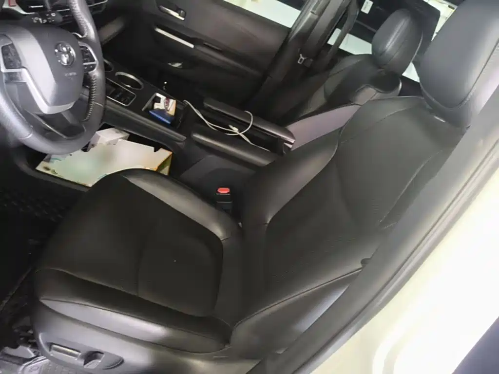 Toyota Granvia — миниатюра 15