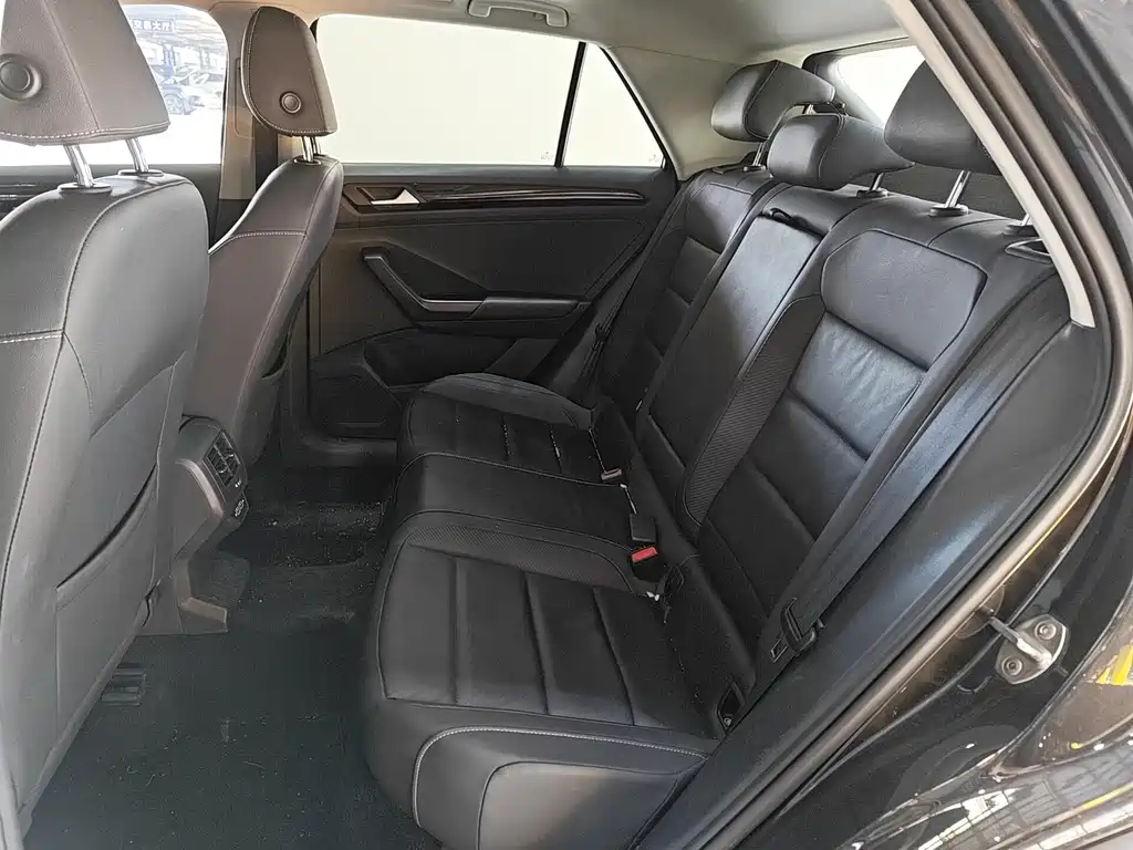Volkswagen T-Roc — миниатюра 10