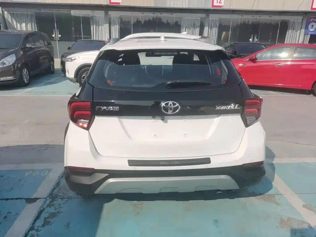 Toyota Yaris L — миниатюра 6