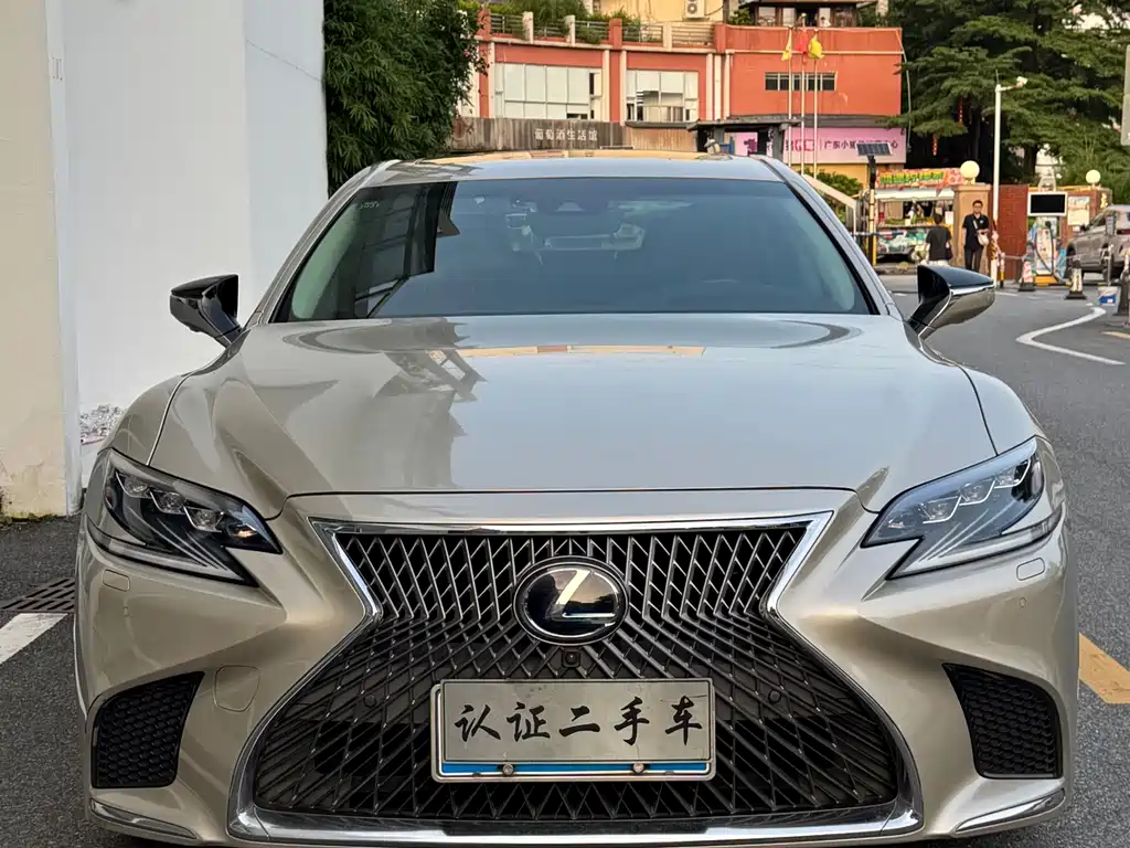 Lexus LS 2018 500h Luxury V