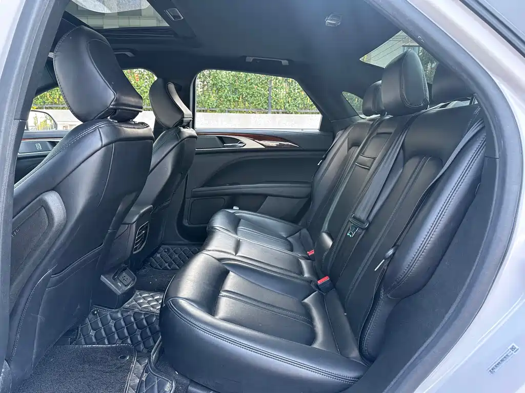 Lincoln MKZ — миниатюра 9