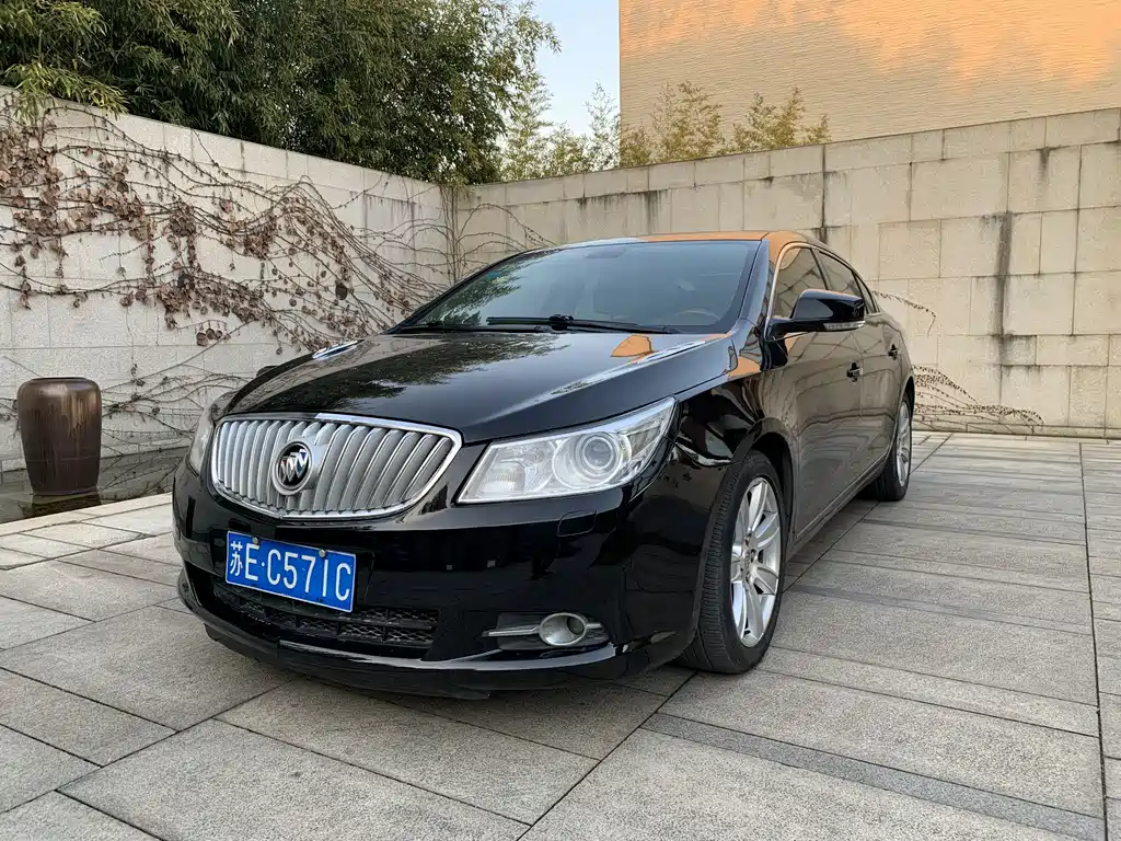 Buick LaCrosse 2011