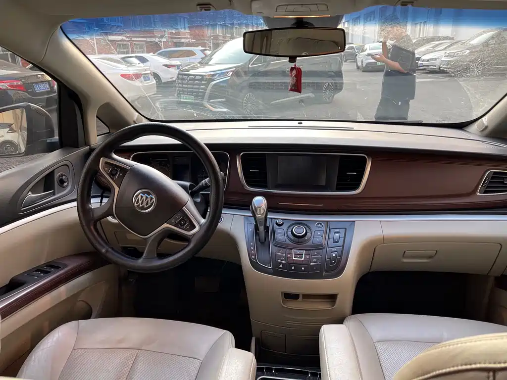 Buick GL8 — миниатюра 5