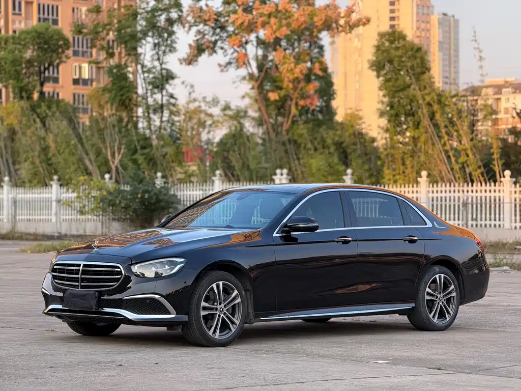 Mercedes-Benz E-Class — миниатюра 3