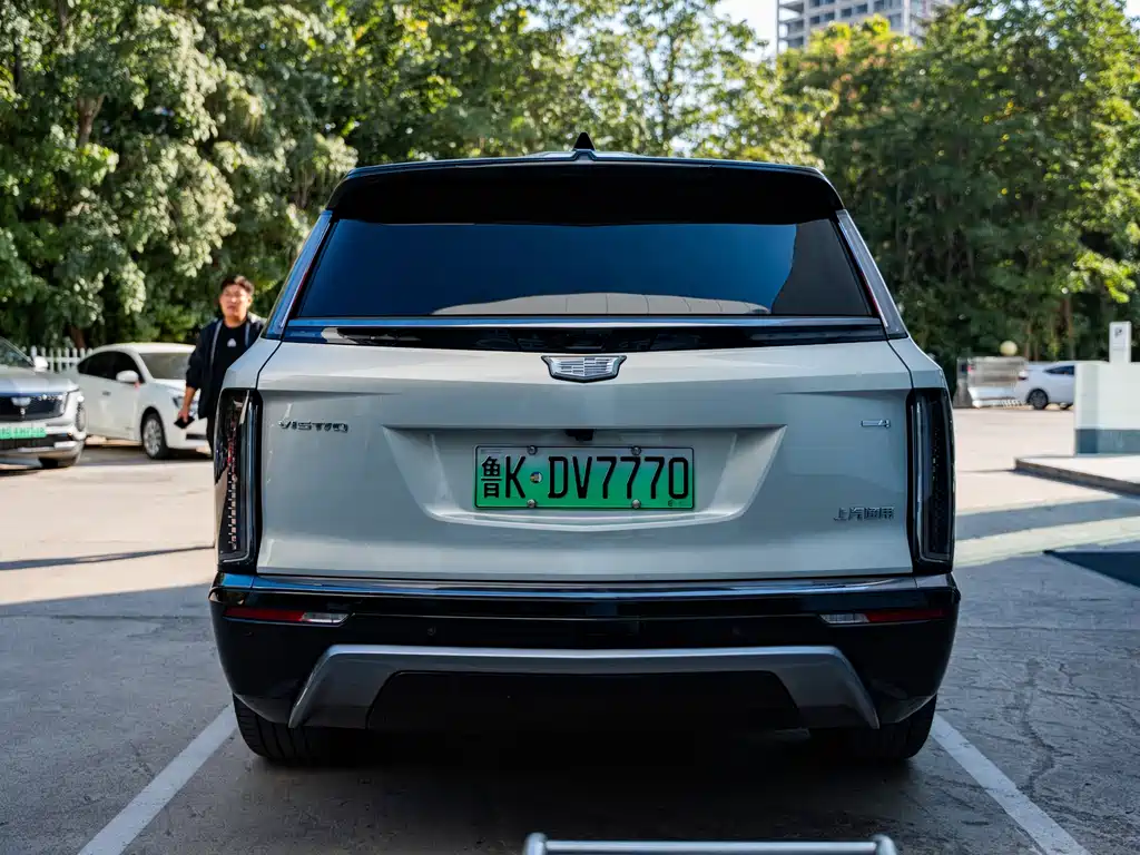 Cadillac VISTIQ — миниатюра 5