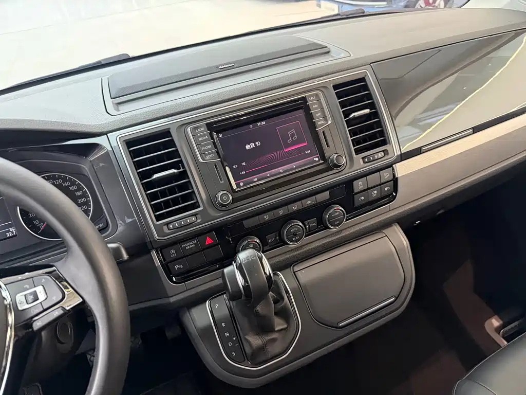 Volkswagen Caravelle — миниатюра 8