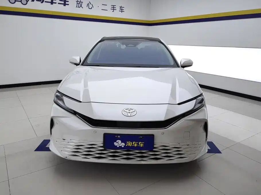 Toyota Camry — миниатюра 2