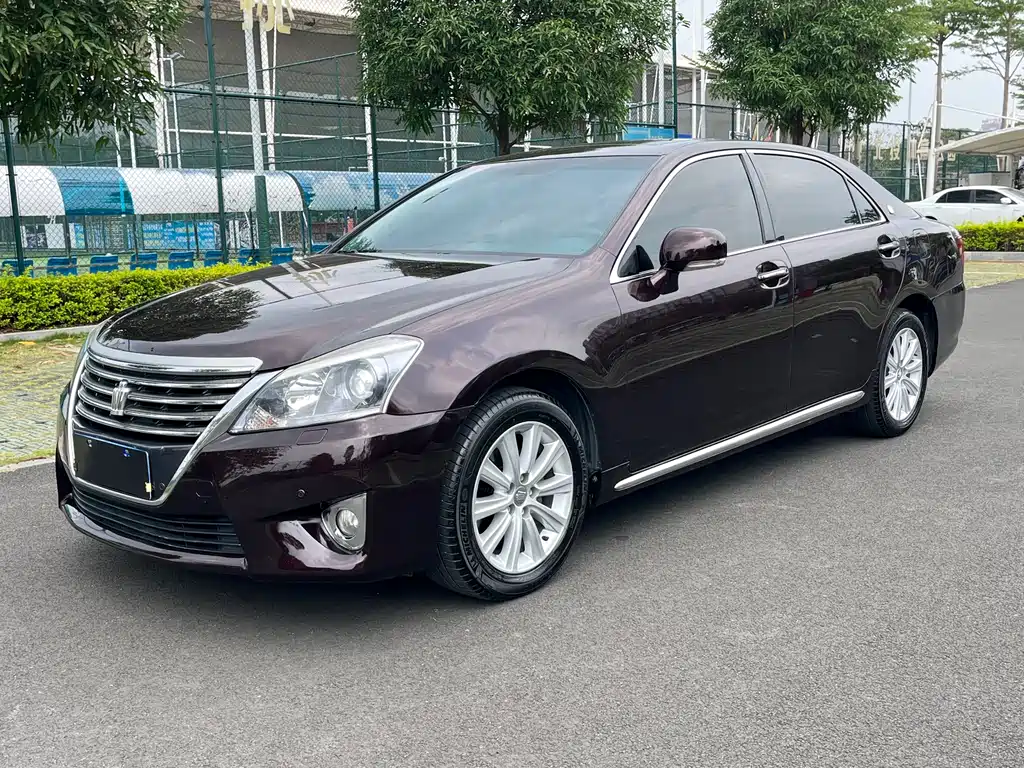 Toyota Crown 2013