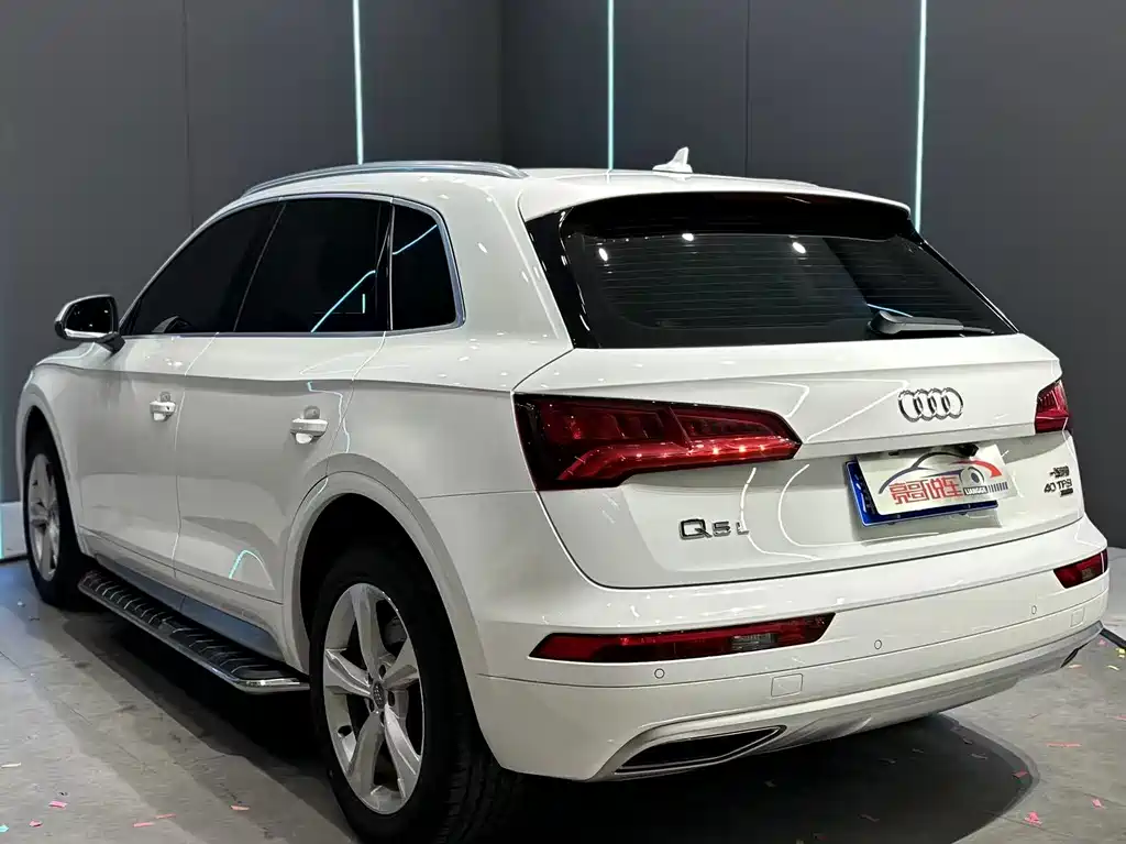 Audi Q5L - фото 8