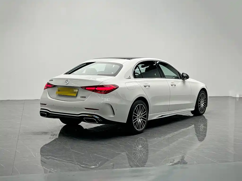 Mercedes-Benz C-Class — миниатюра 6