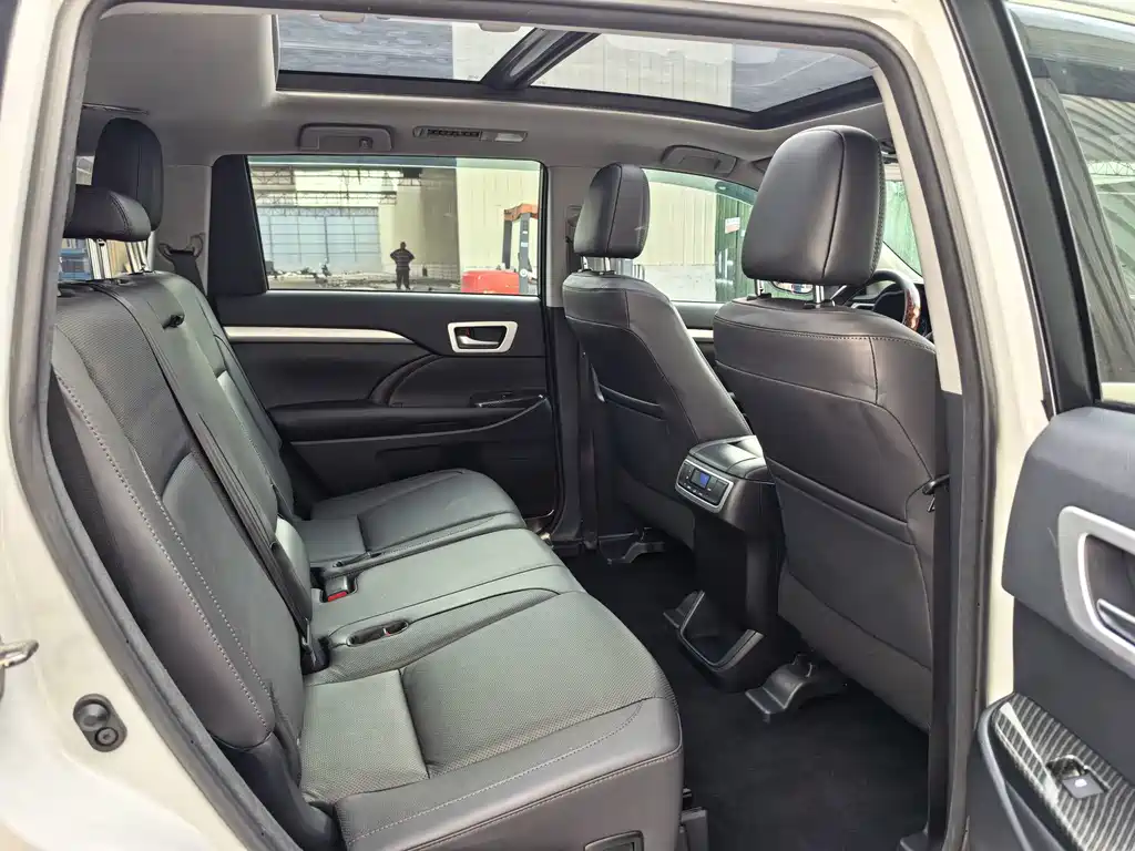 Toyota Highlander — миниатюра 10