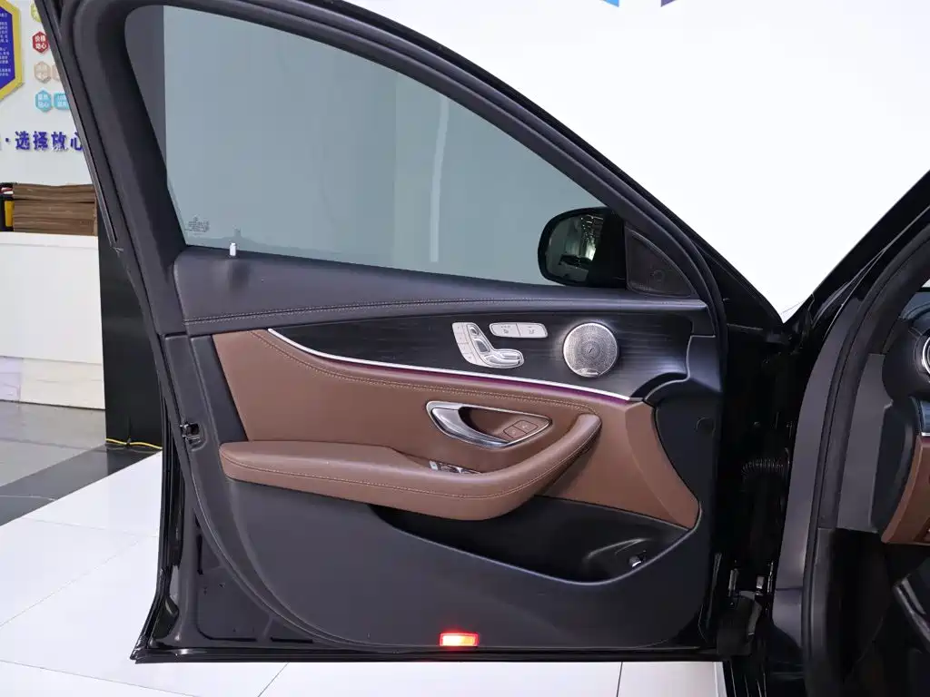 Mercedes-Benz E-Class — миниатюра 18