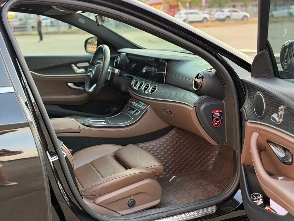 Mercedes-Benz E-Class — миниатюра 17