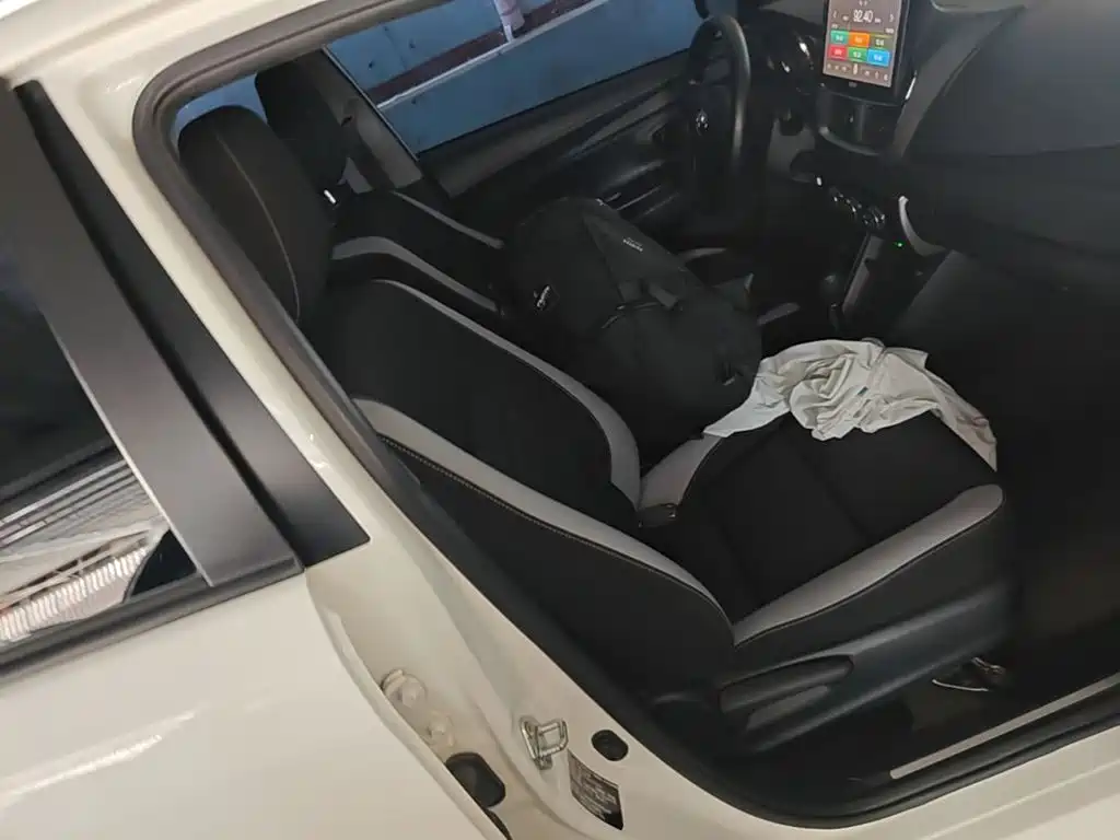 Toyota Yaris L — миниатюра 25
