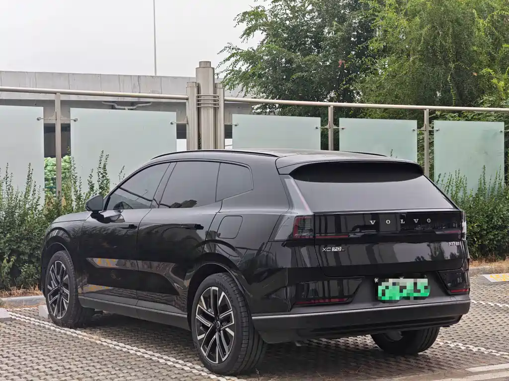 Volvo XC70 PHEV — миниатюра 6