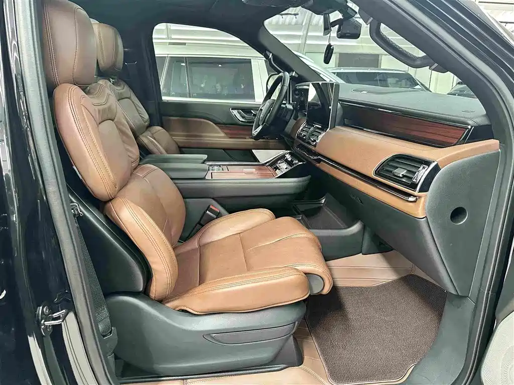 Lincoln Navigator — миниатюра 16
