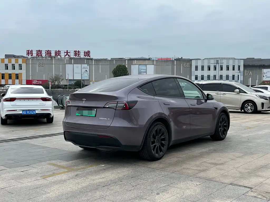 TESLA MODEL Y