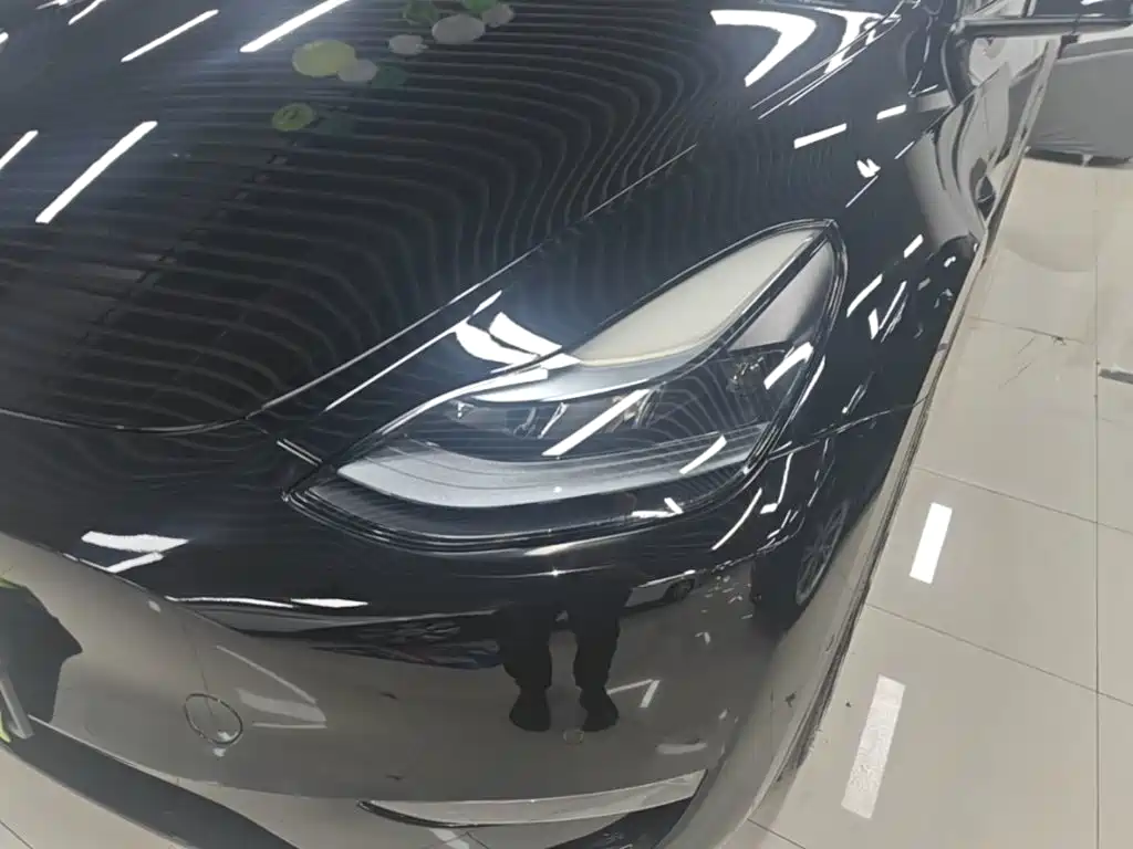 Tesla Model Y — миниатюра 24