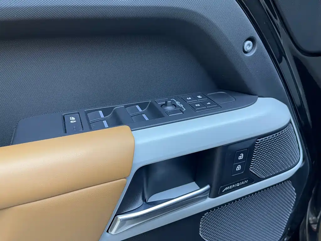 Land Rover Defender — миниатюра 17