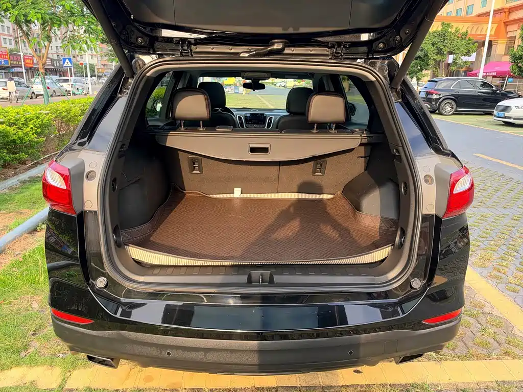 Chevrolet Equinox — миниатюра 15
