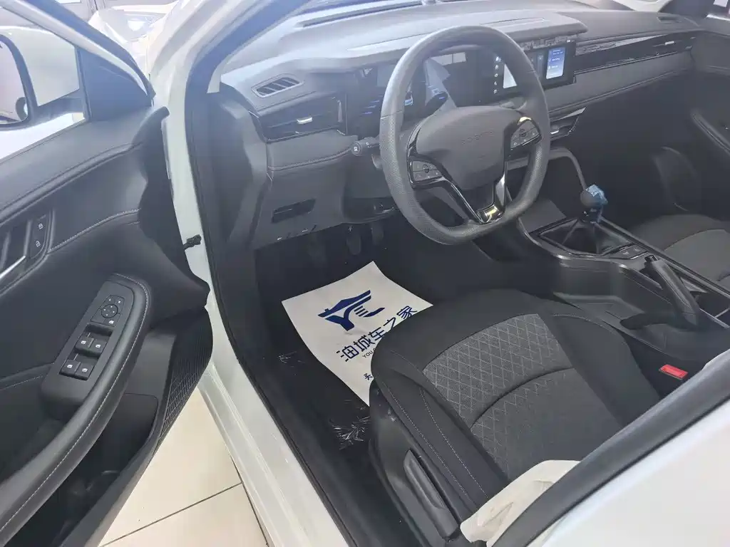 Roewe i5 2026 1.5L MT