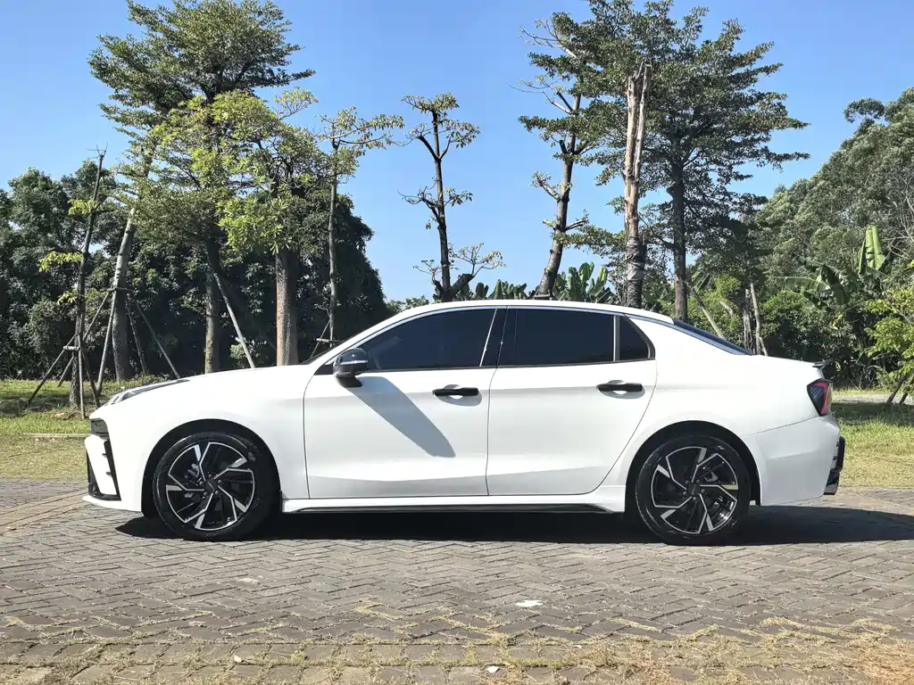 Lynk & Co 03 — миниатюра 4