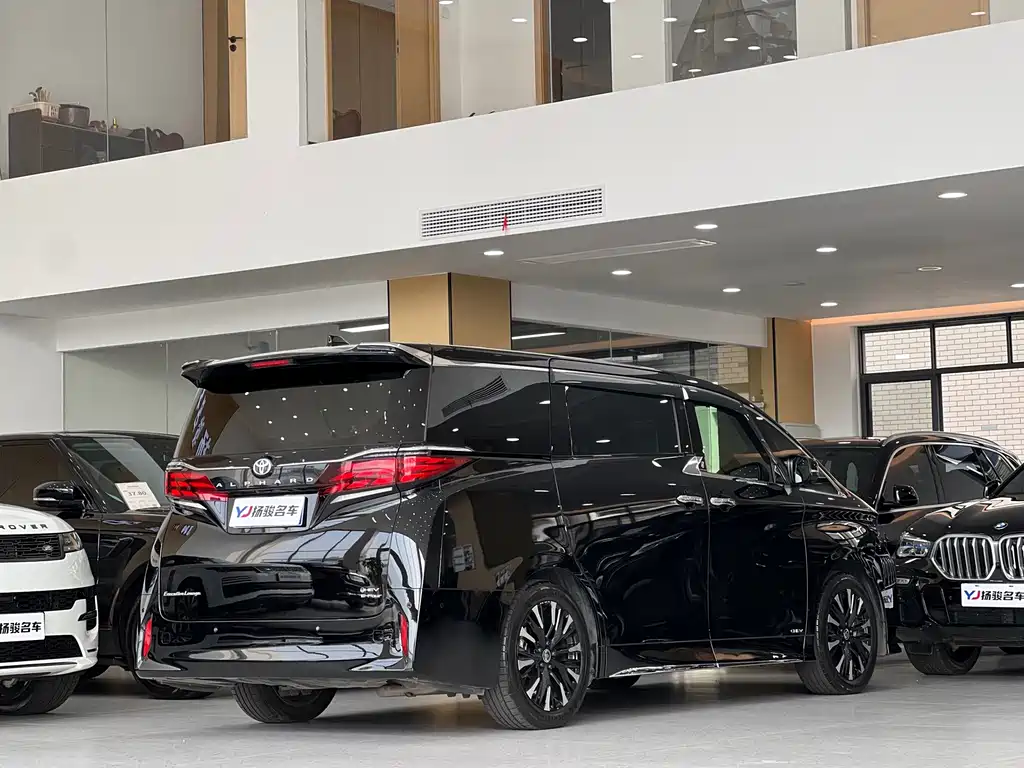 Toyota Alphard — миниатюра 3
