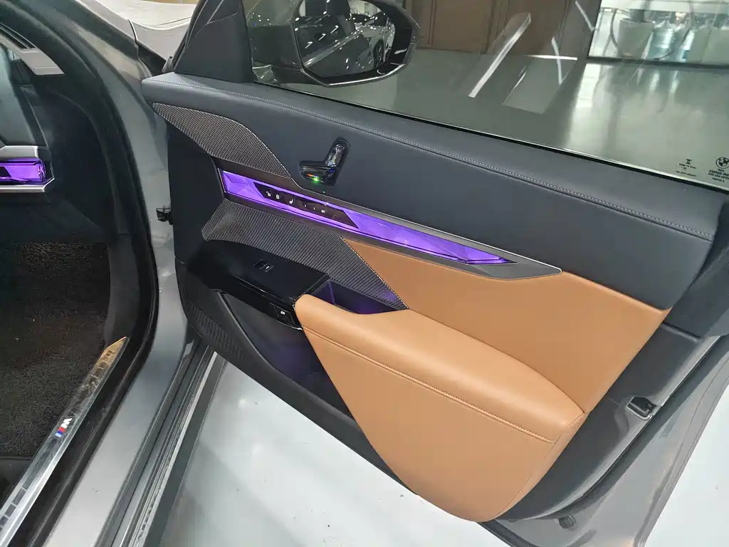 BMW 7 Series — миниатюра 22