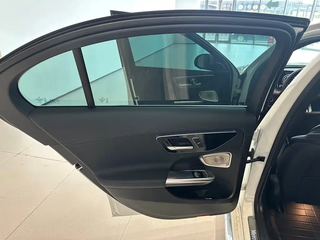 Mercedes-Benz C-Class — миниатюра 19