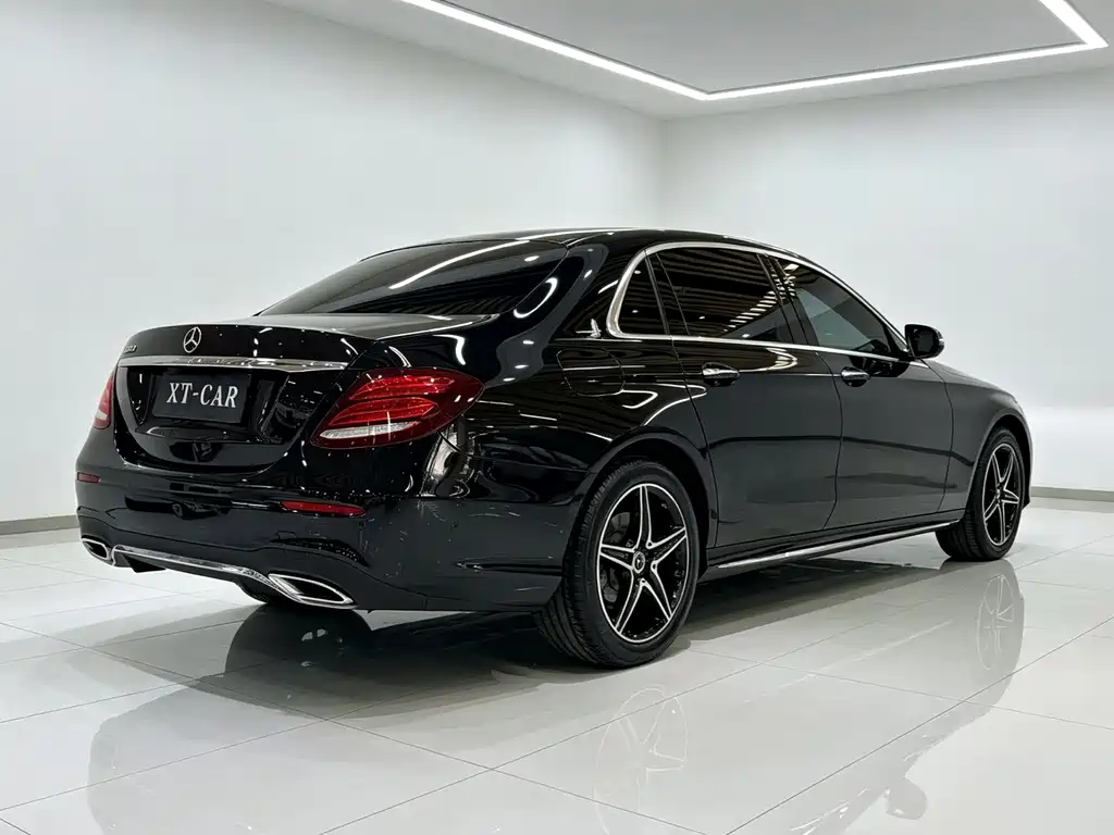 Mercedes-Benz E-Class — миниатюра 11
