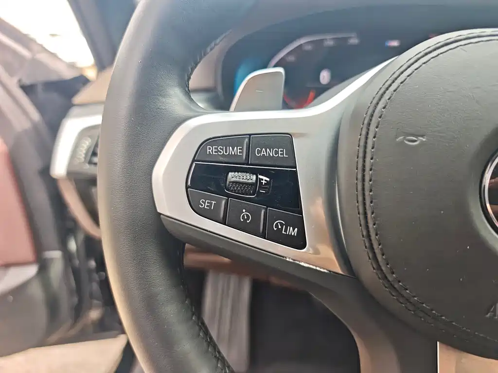 BMW 5 Series — миниатюра 11