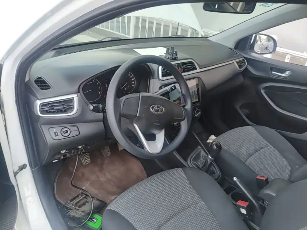 Hyundai Verna — миниатюра 10