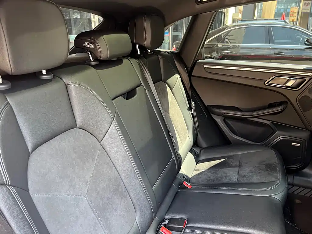 Porsche Macan — миниатюра 26