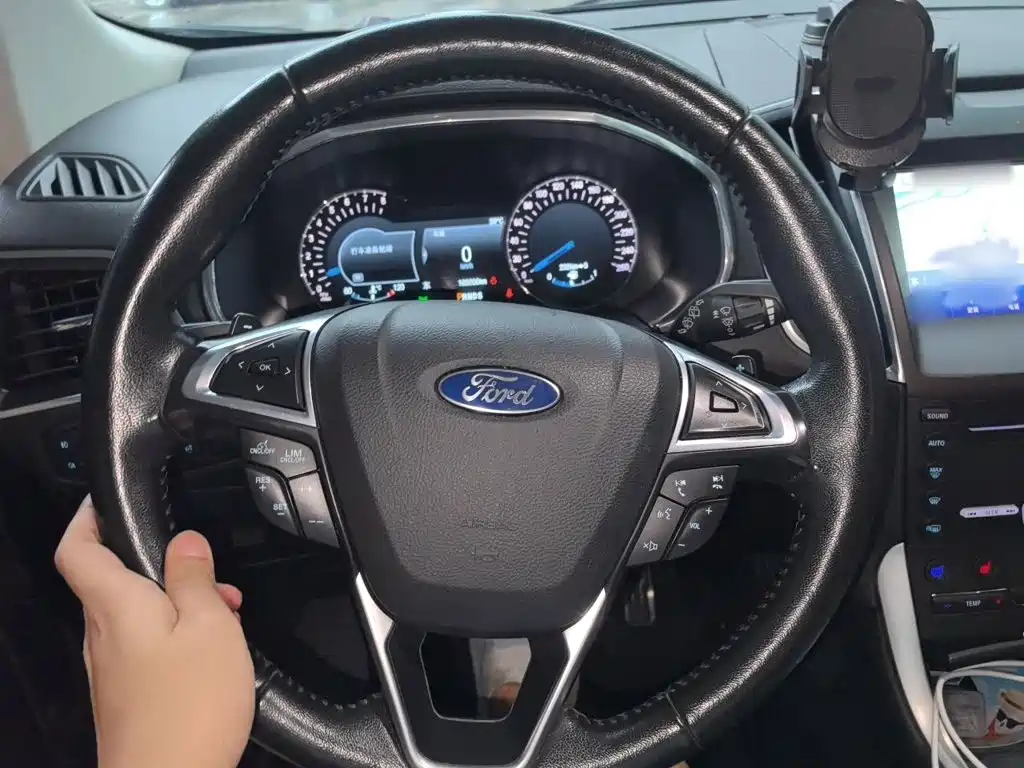 Ford Edge — миниатюра 3