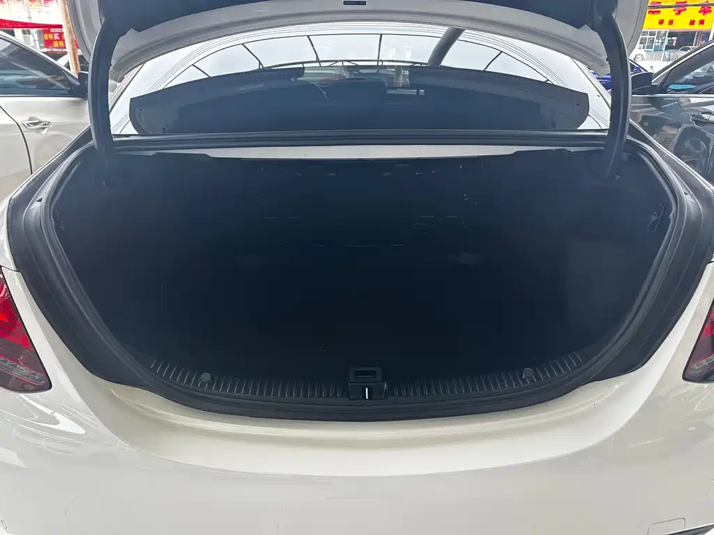 Mercedes-Benz C-Class — миниатюра 12