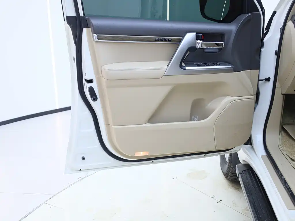 Toyota Land Cruiser — миниатюра 18