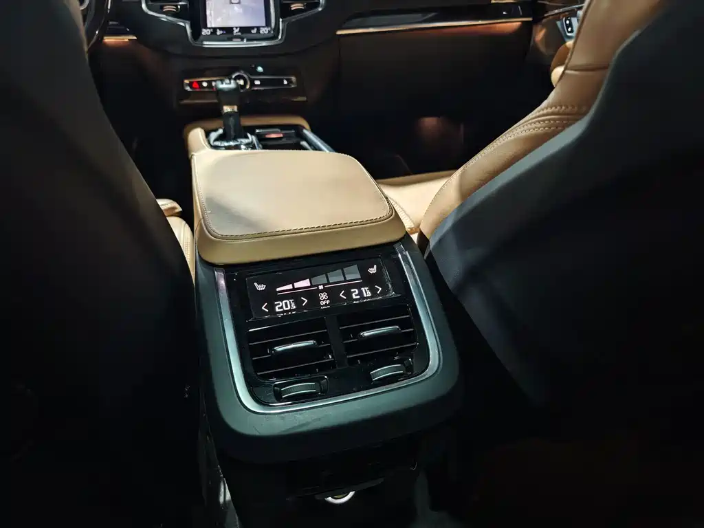 Volvo XC90 — миниатюра 18