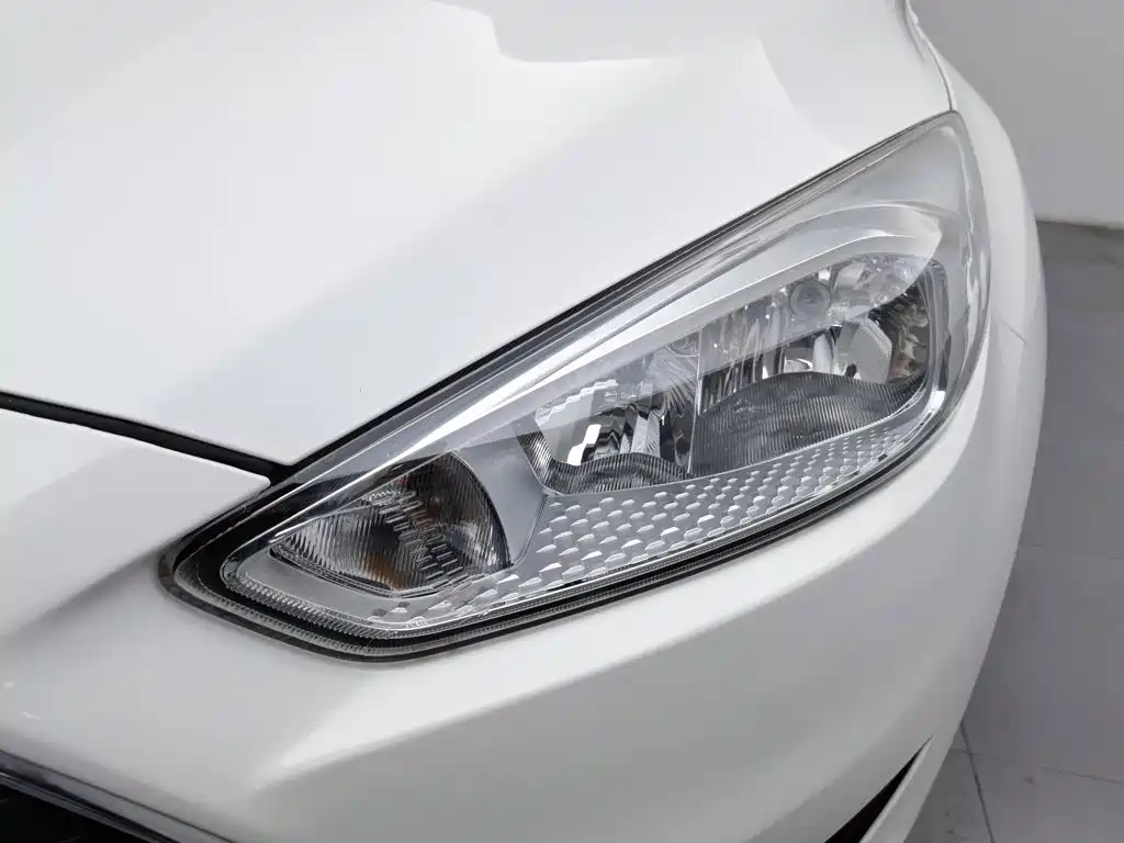 Ford Focus — миниатюра 7