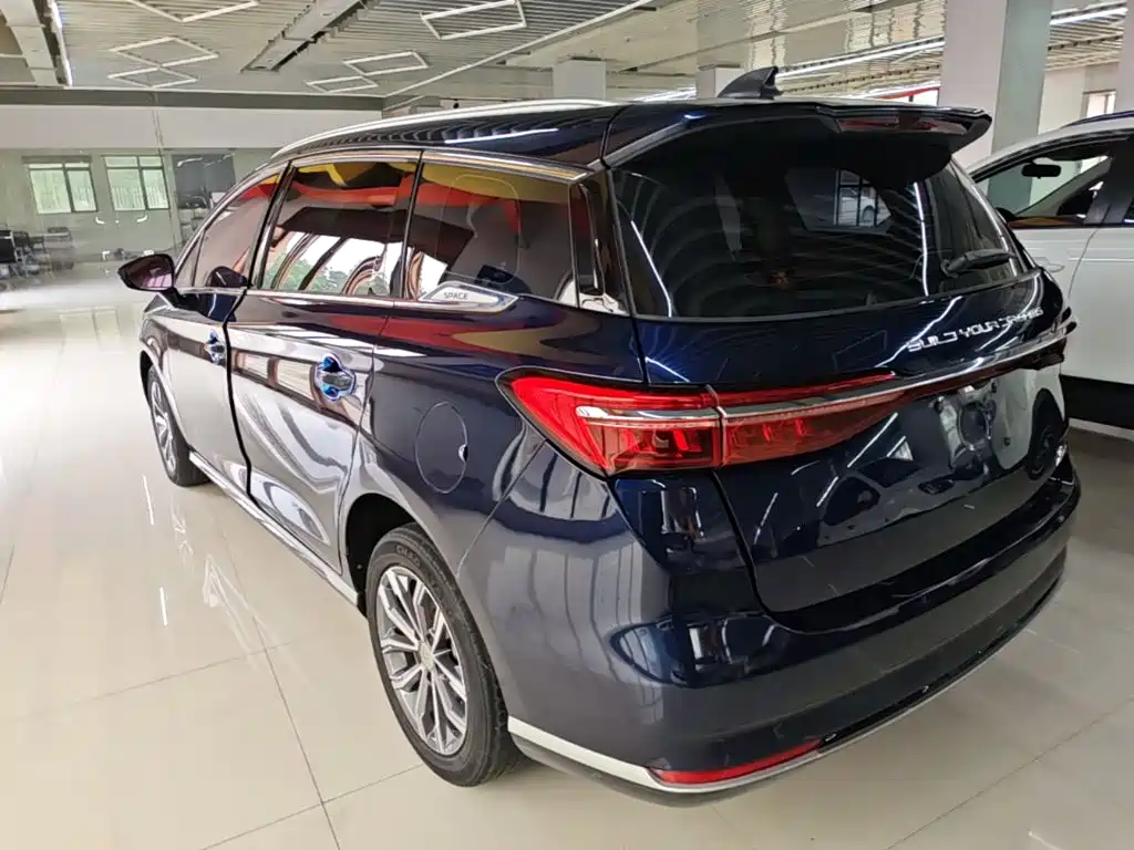 BYD MAX — миниатюра 5
