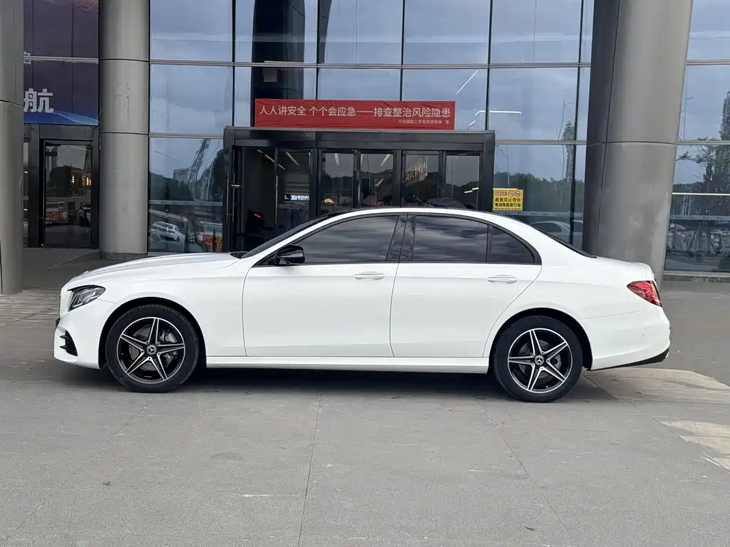 Mercedes-Benz E-Class (Import) — миниатюра 4