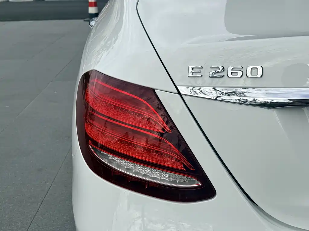 Mercedes-Benz E-Class (Import) — миниатюра 9