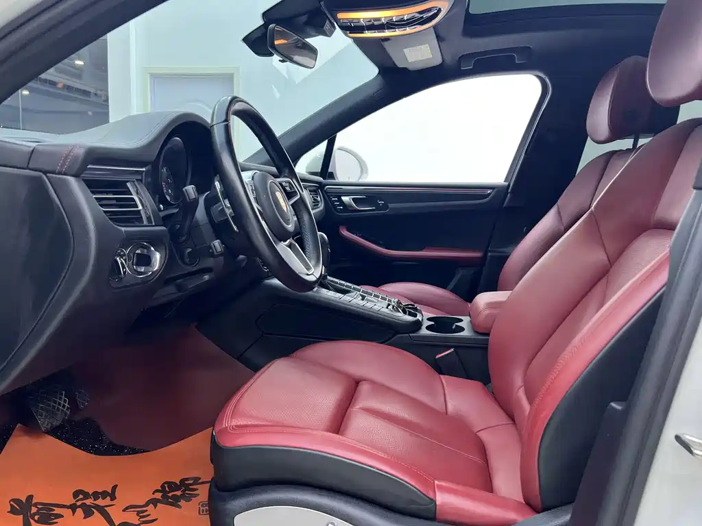 Porsche Macan — миниатюра 10