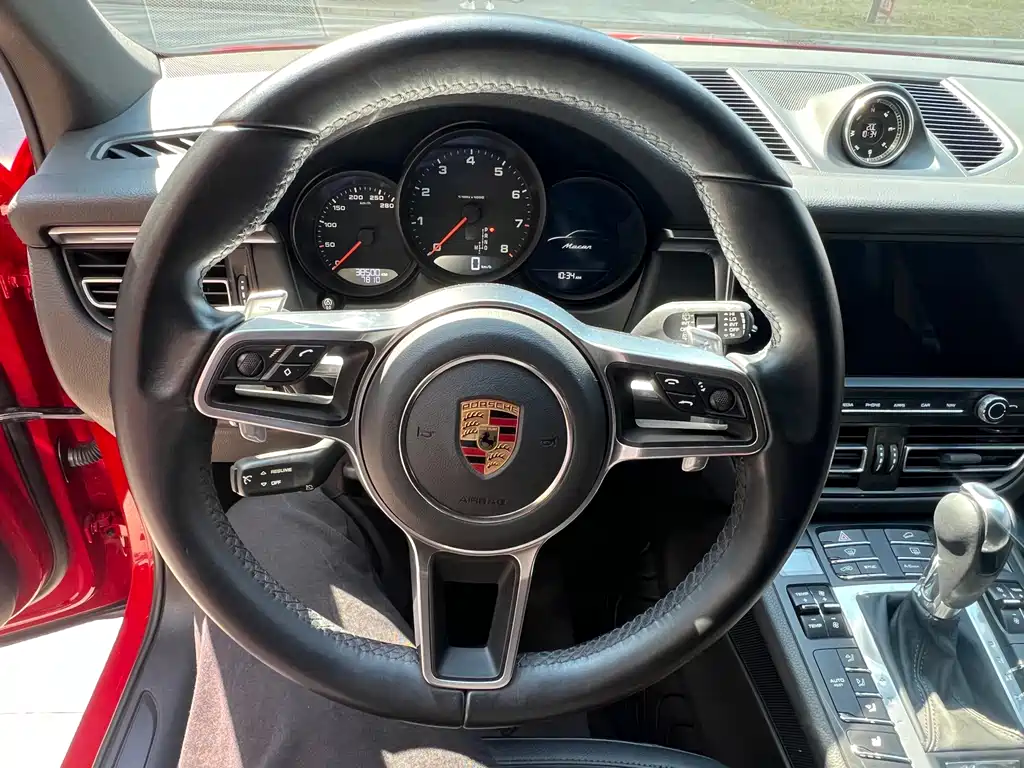 Porsche Macan — миниатюра 15