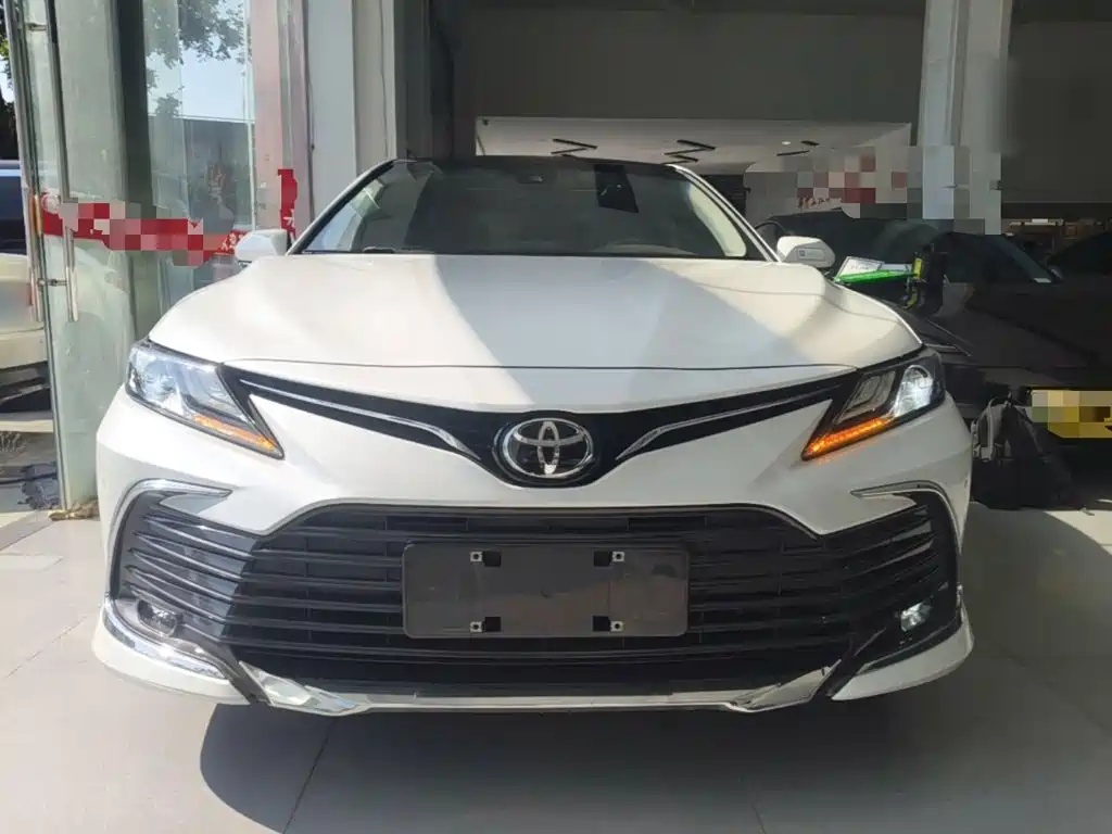 Toyota Camry — миниатюра 3