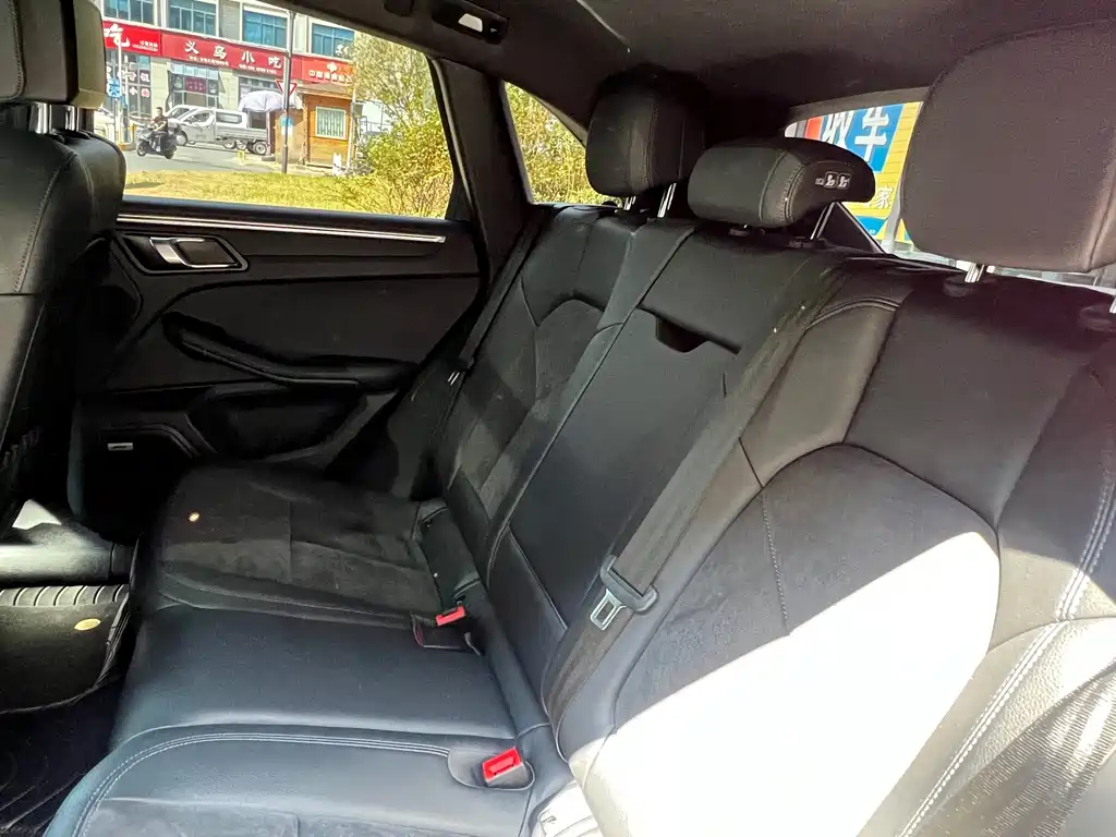 Porsche Macan — миниатюра 20