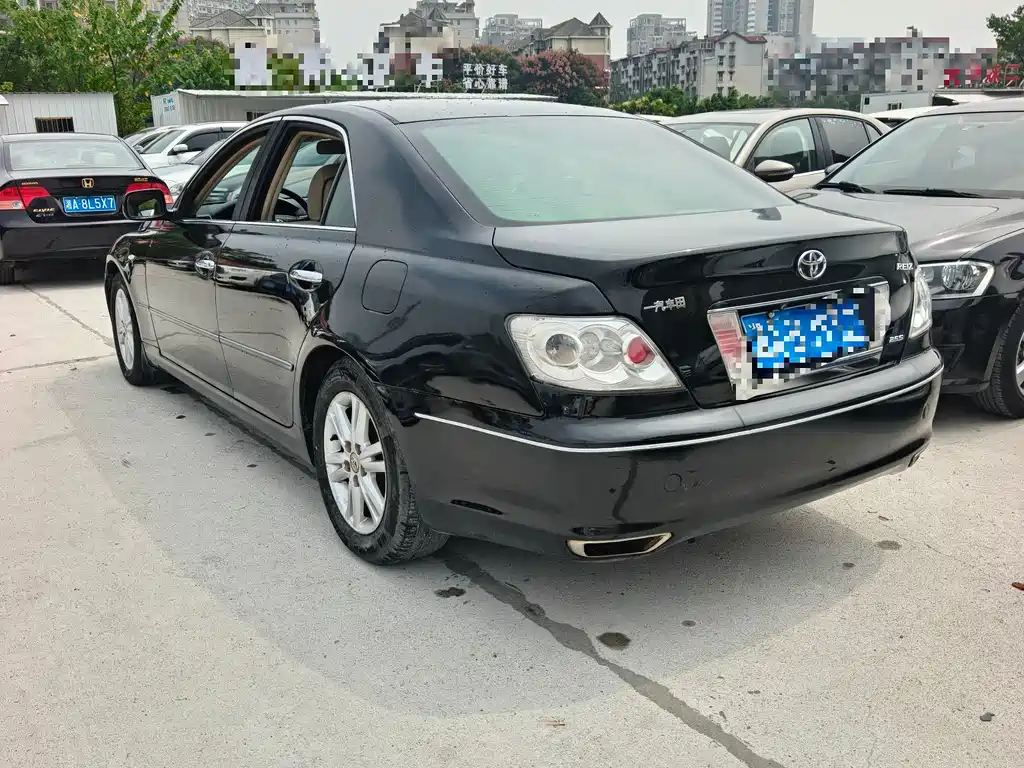 Toyota Reiz — миниатюра 4