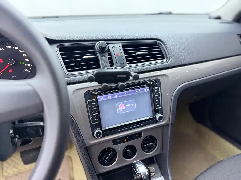 Volkswagen Lavida 2013 1.6L AT
