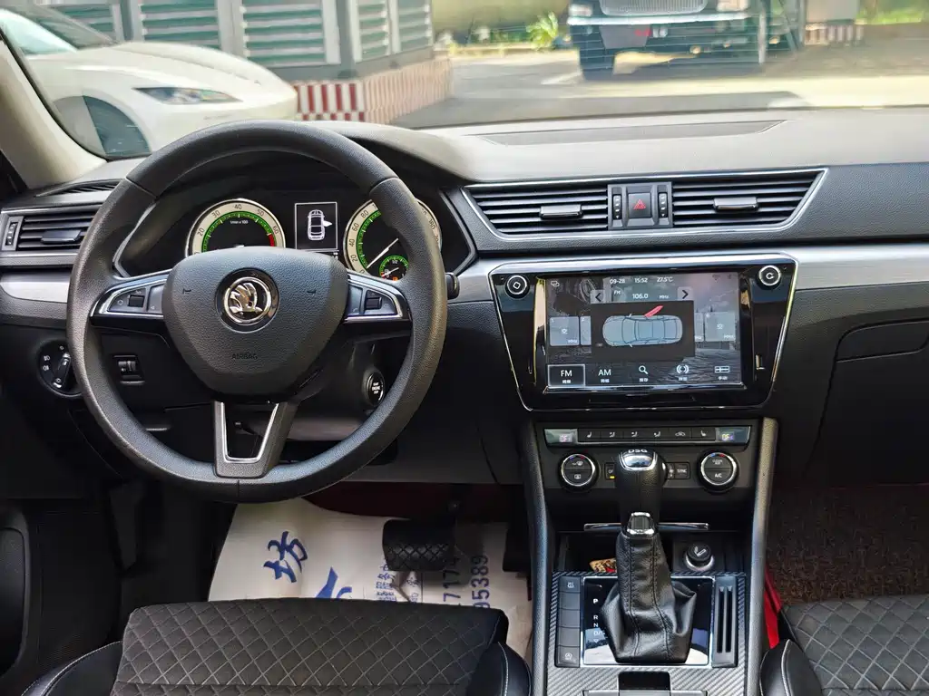 Skoda Superb — миниатюра 10